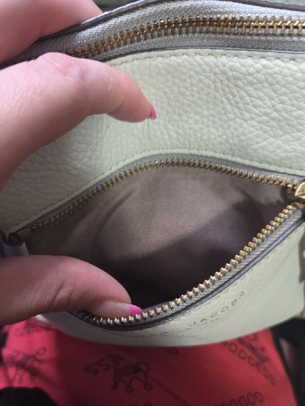 Marc Jacobs Gotham Flat Cream Pebbled Leather Crossbody with Gold Hardware - Picture 9 of 9